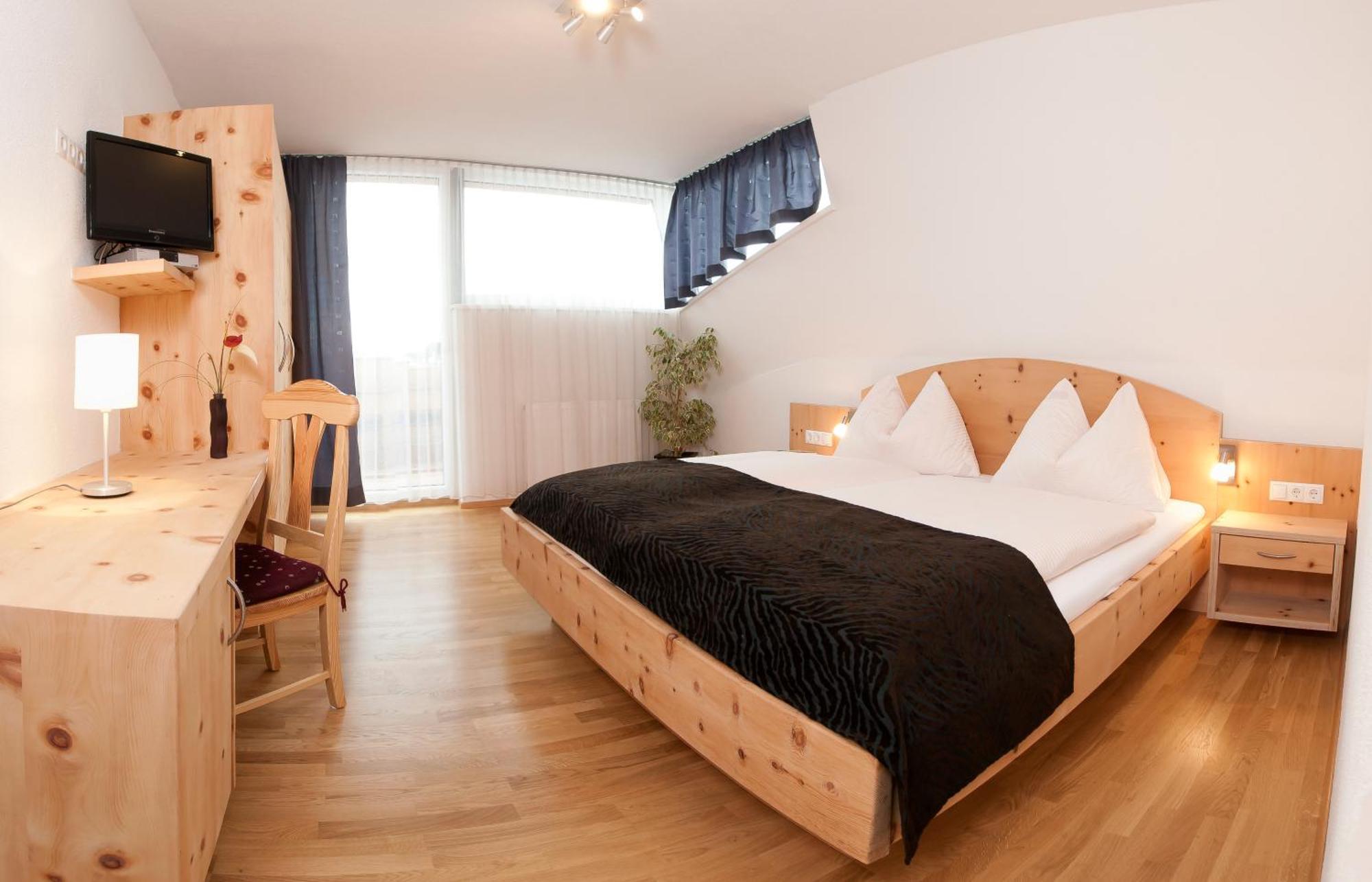 Hotel Kleißl Oberperfuss Buitenkant foto